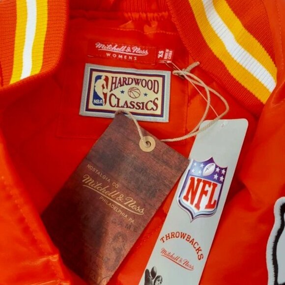 NWT Kansas City Chiefs Women's XS  Coaches Puffer Jacket Mitchell & Ness NFL - Picture 7 of 10